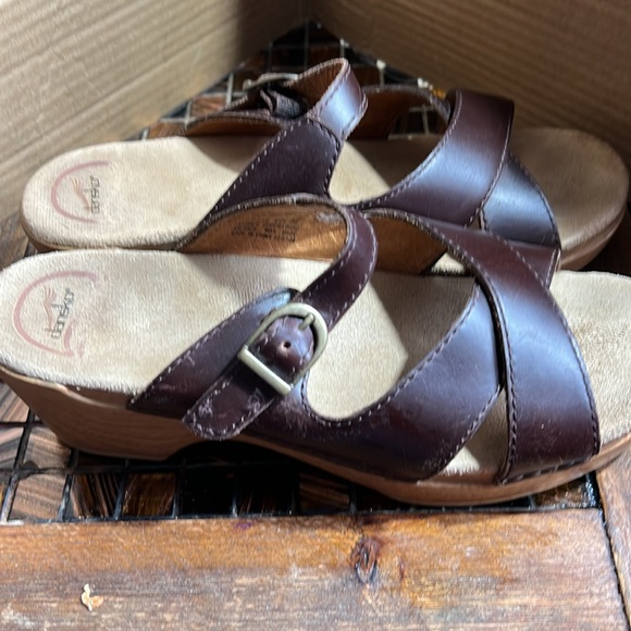 Size 39/9 Dansko crisscross straps clogs mules - Picture 3 of 7